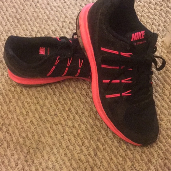 Hardly worn - Picture 2 of 2